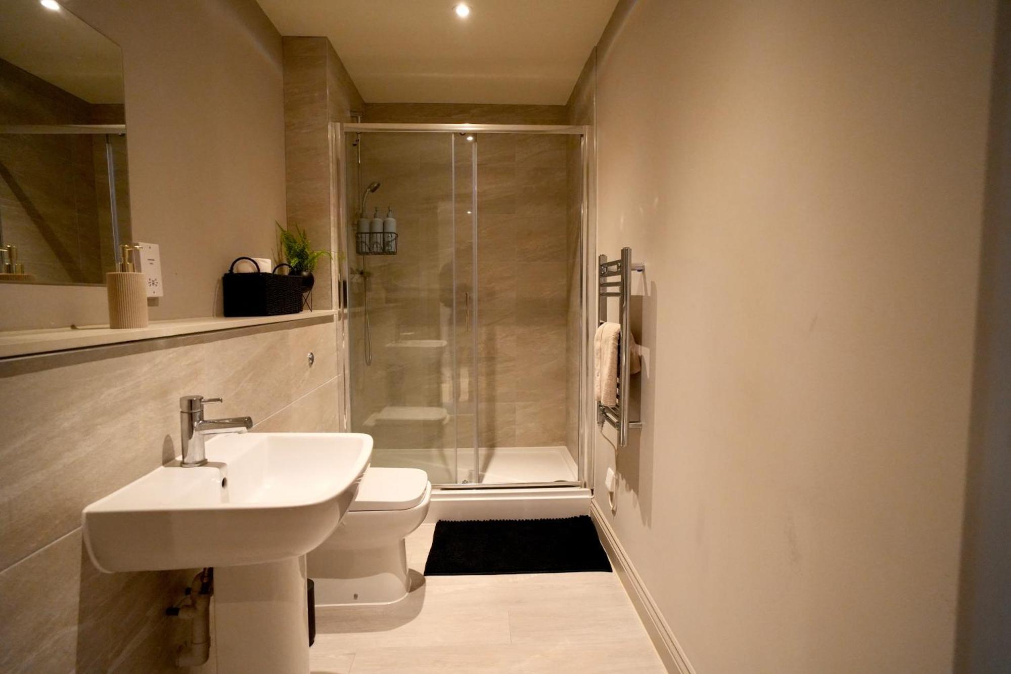 Spacious Centre Apartment, Netflix,fast Wifi,coffee Machine *